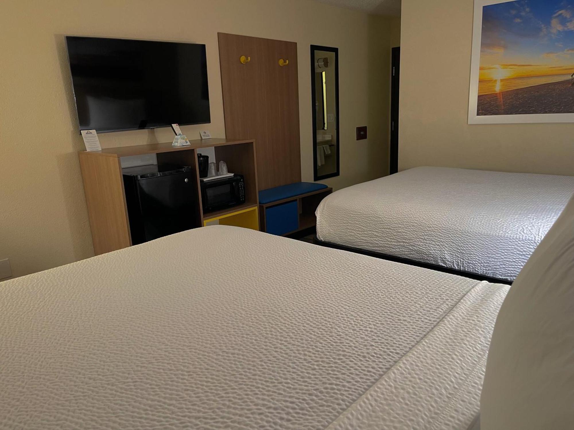 Days Inn & Suites By Wyndham Kaukauna Wi Zewnętrze zdjęcie